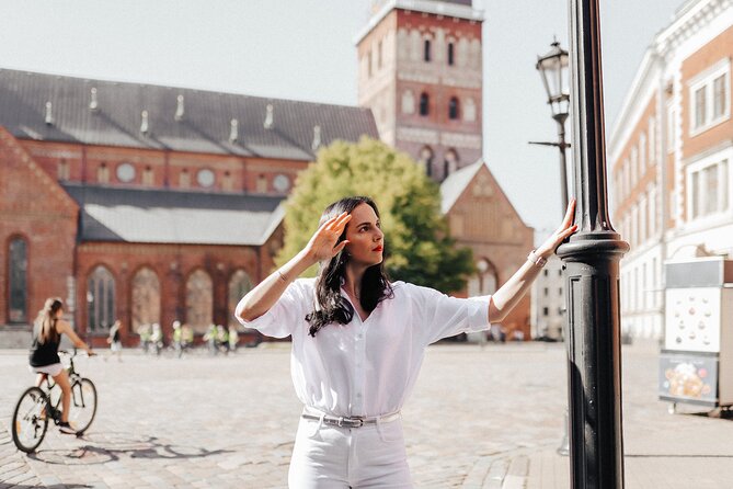 1H Private Photoshoot in Old Town of Riga - Bastejkalna Park: a change from stone streets