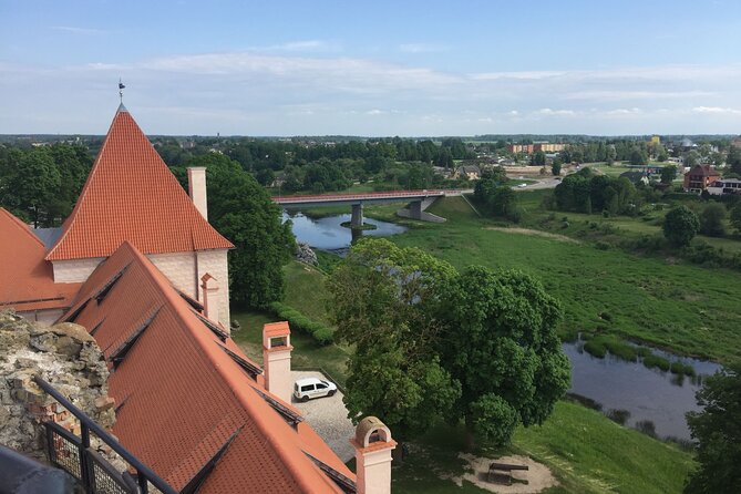 2 countries! Hill of Crosses, Rundale Palace and Bauska castle - Leaving Riga for Bauska Castle