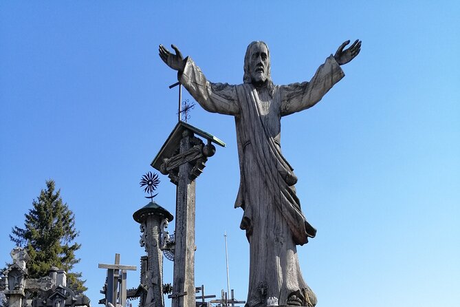 5,5 Hour Small Group Tour to Hill of Crosses from Riga - The drive from Riga: the guide matters