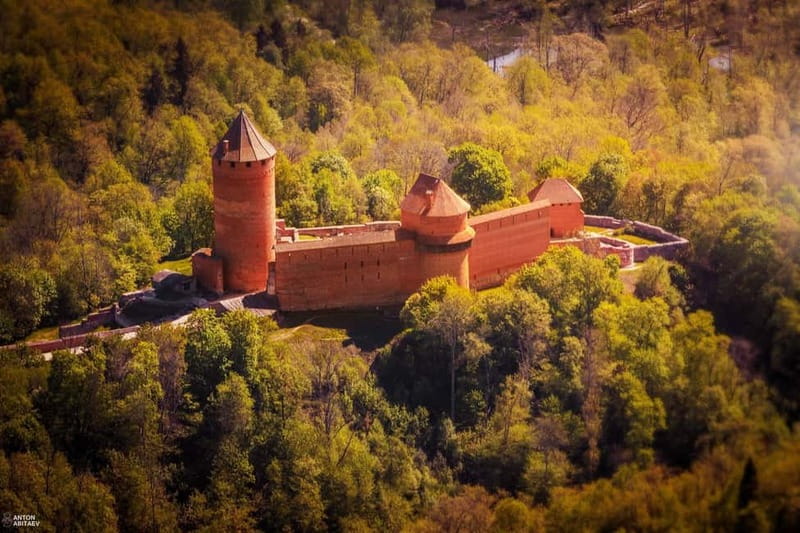Explore the Baltics: Riga- Tallinn / Tallinn - Riga Daytrip - Climb above the Gauja valley at Sigulda