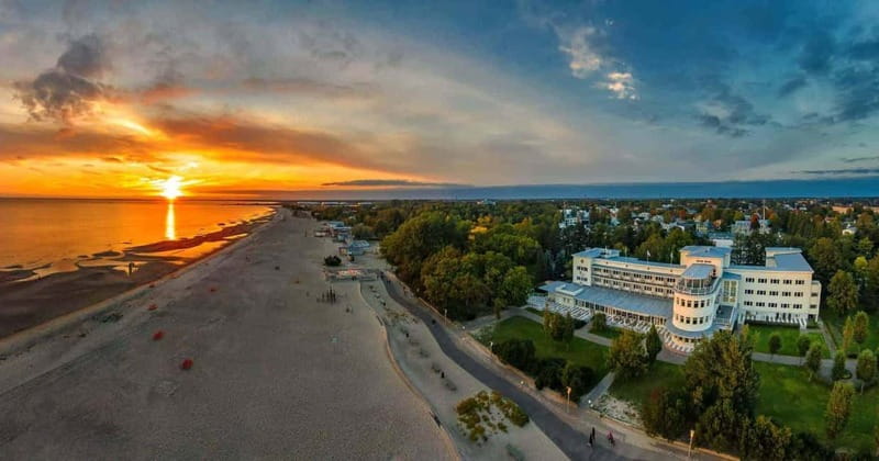 Explore the Baltics: Riga- Tallinn / Tallinn - Riga Daytrip - Cross into Estonia with a stop in Pärnu