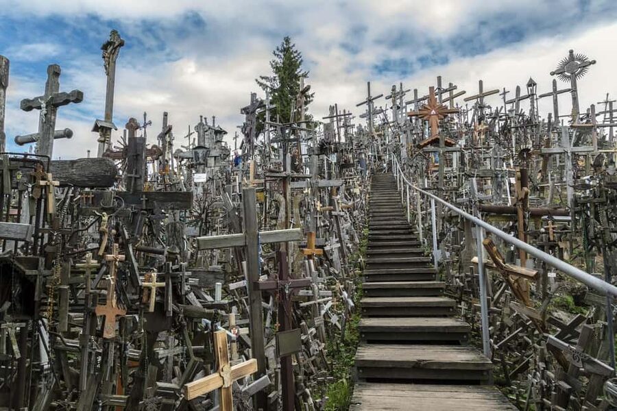 From Riga: Hill of Crosses & Jelgava Guided Tour - Who should book this day trip?