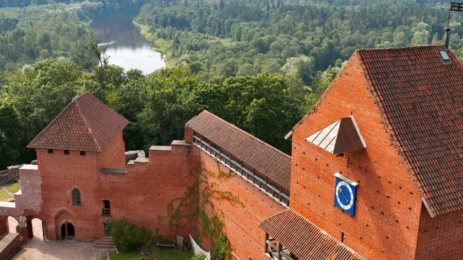 From Riga: Sigulda’s Top Sights & Scenic Picnic (EN/DE/ESP) - Painter’s Hill and the Gauja River valley