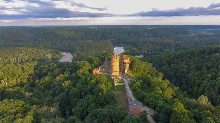 From Riga: Sigulda’s Top Sights & Scenic Picnic (EN/DE/ESP) - Sigulda Castle and the Livonian Order ruins