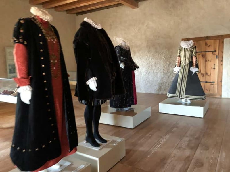 From Riga to Vilnius with Sightseeing Stops Top Private Tour - The border crossing and the long road to Vilnius