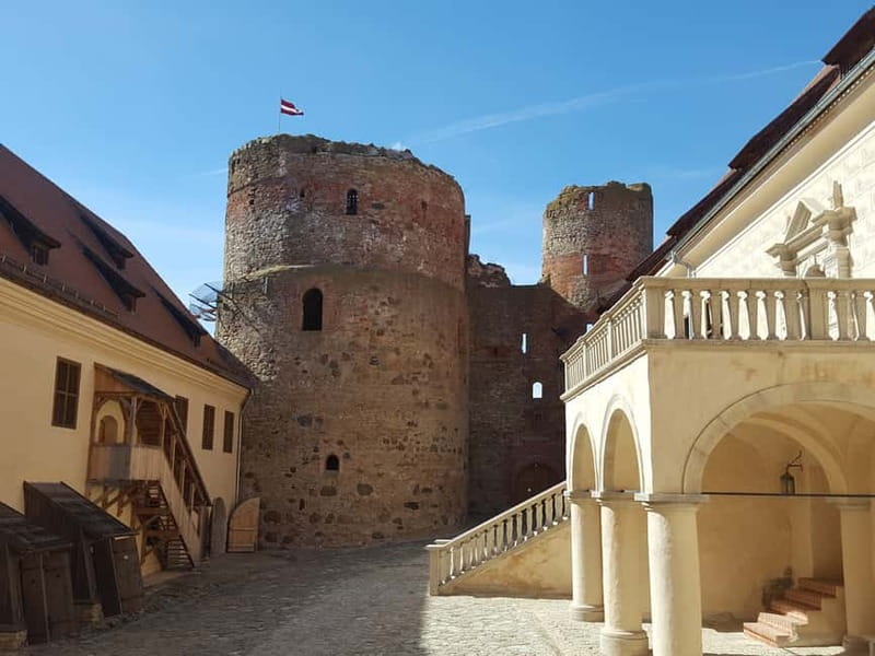 From Riga to Vilnius with Sightseeing Stops Top Private Tour - Guide quality and the private experience