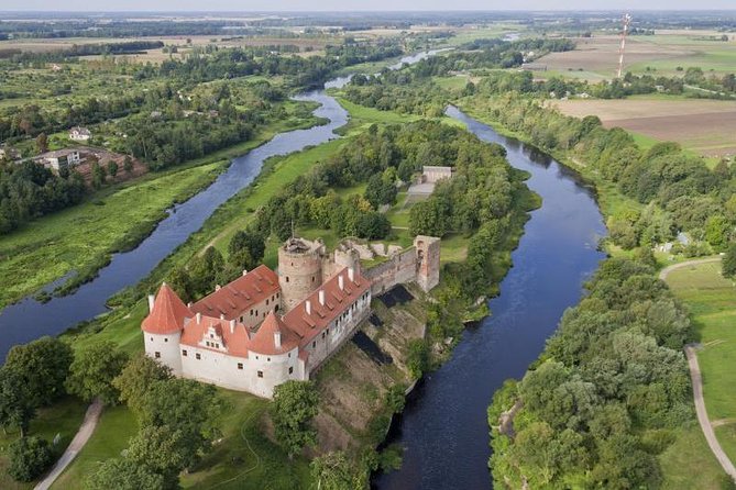 Full-Day Private Trip to Palace and Medieval Castle from Riga - Driver service versus a traditional guided tour