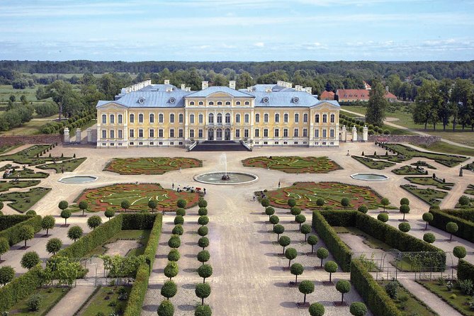 Group Day trip to Rundale Palace, Hill of Crosses & Bauska Castle - Why this day trip works from Riga