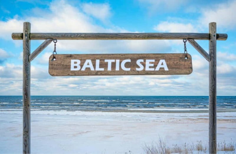 Kemeri N Park, Jurmala, Lake Melnezers & White Castle Hotel - Small Group Size And Guiding Style
