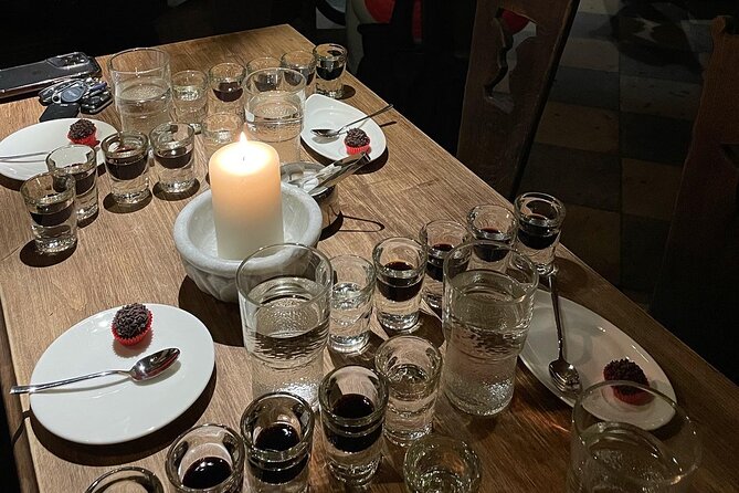 Medieval Experience: Guided Sightseeing and Food Tasting - What makes the food stop different
