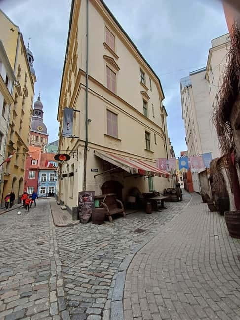 Old Riga in Italian: History&Legends - The House of the Black Cats and Old Riga’s odd stories