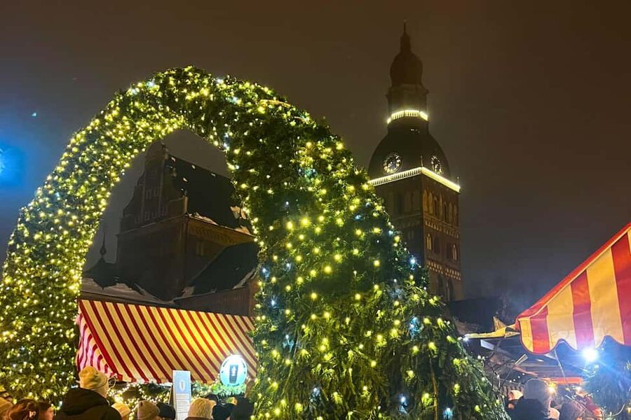 Old Riga Walking Tour: Legends & Hidden Gems EN, DE, ESP - Starting beneath the Laima Clock