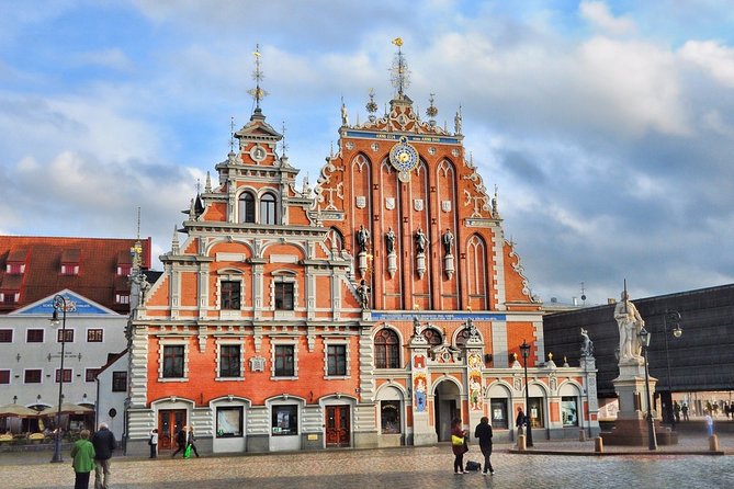 Old Town Walking Tour of Riga - Starting at the Latvian Riflemen Monument