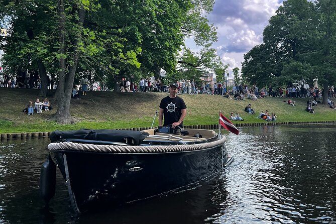 Private Boat Tour experience in Riga (City Canal and Daugava) - Crossing toward the Daugava River