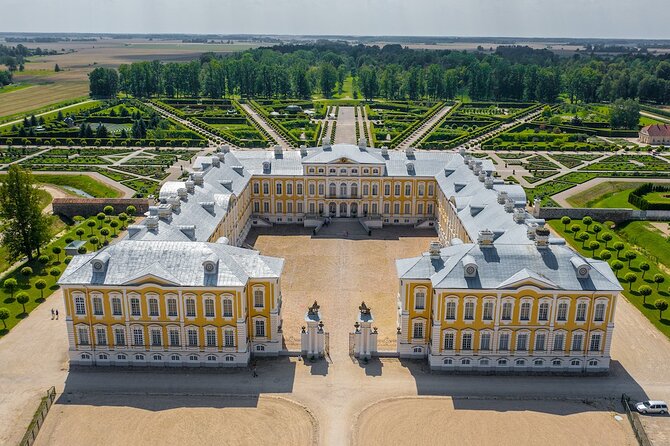 Private Full-Day Trip to Hill of Crosses, Rundale Palace & Bauska - Lunch: A useful break between major sights
