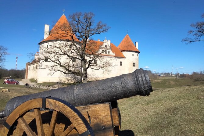 Private Full-Day Trip to Hill of Crosses, Rundale Palace & Bauska - Guide quality and the private-tour advantage