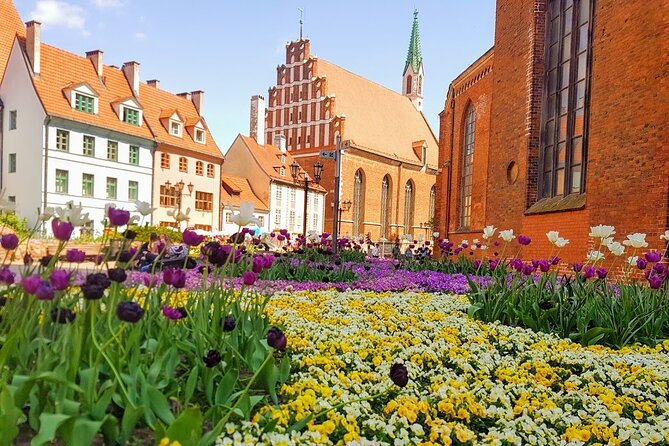 Private Riga Old Town Walking Tour - What the guides add to the experience