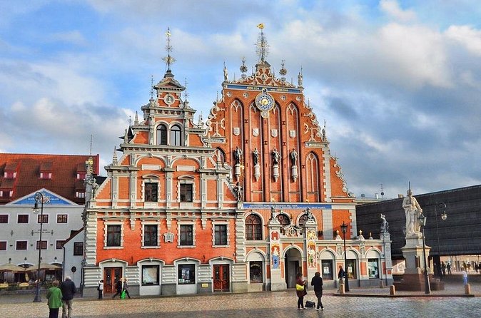 Private Transfer From Riga Airport To Riga City Center - Why the private format can be worth the price