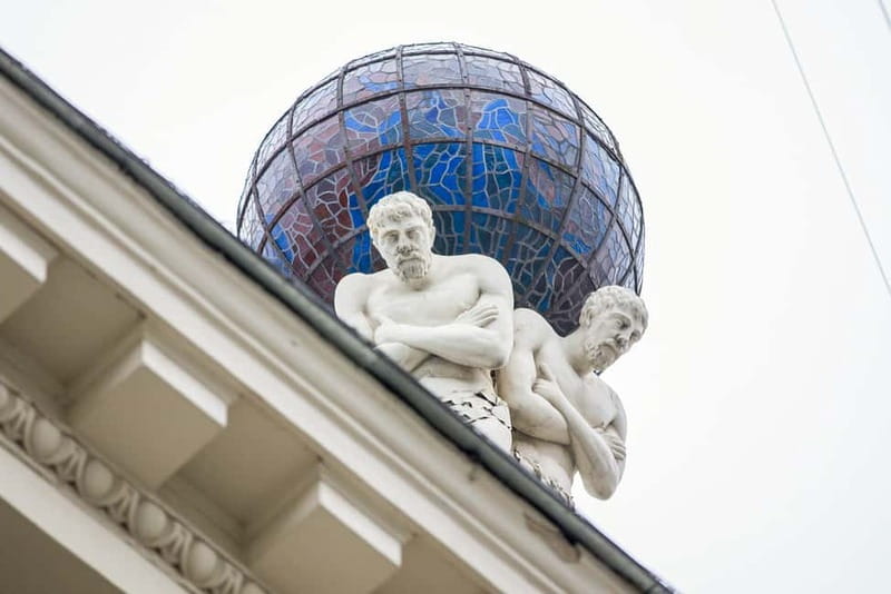 Riga: 2-Hour Walking Tour in the Old Town - What the private German-language format adds