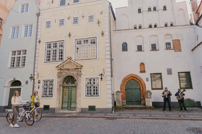 Riga: Architecture and Districts Bicycle Sightseeing Tour - Why a bicycle is a smart way to see Riga