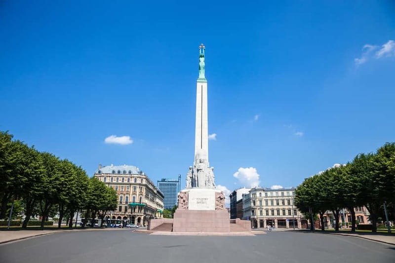 Riga: Architecture and Districts Bicycle Sightseeing Tour - Starting in the Old Town and reaching the Freedom Monument
