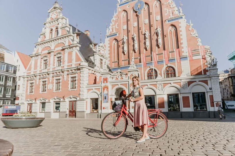 Riga: Architecture and Districts Bicycle Sightseeing Tour - Meeting beside the House of Blackheads