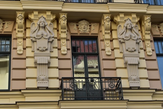 Riga Art Nouveau walking tour - Alberta Iela, where the decoration gets serious