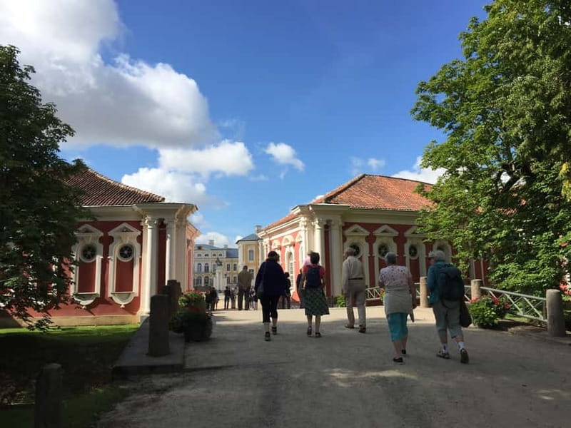 Riga: Bauska Castle, Rundale Palace and Hill of Crosses Trip - Crossing into Lithuania by road