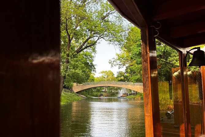 Riga Canal and Daugava Boat Tour with Welcome Drink & Audio Guide - Choosing the welcome drink