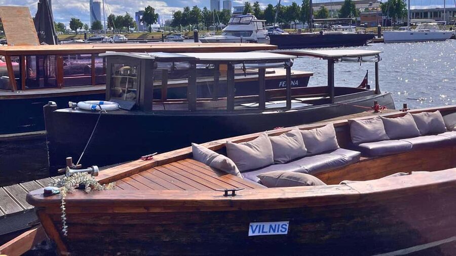 Riga: Canal Boat Tour with Welcome Drink & Audio Guide - The boat ride in a nutshell