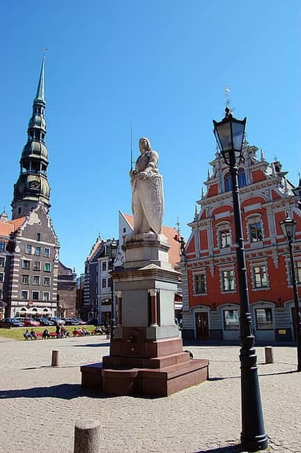 Riga Classical Old Town 2-Hour Walking Tour - A quick orientation at Laima Clock