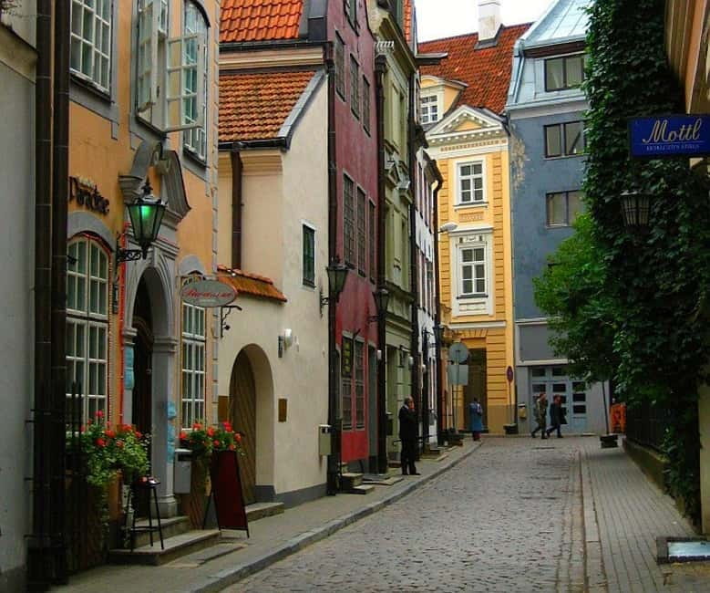 Riga Classical Old Town 2-Hour Walking Tour - Riga Castle and the Cathedral
