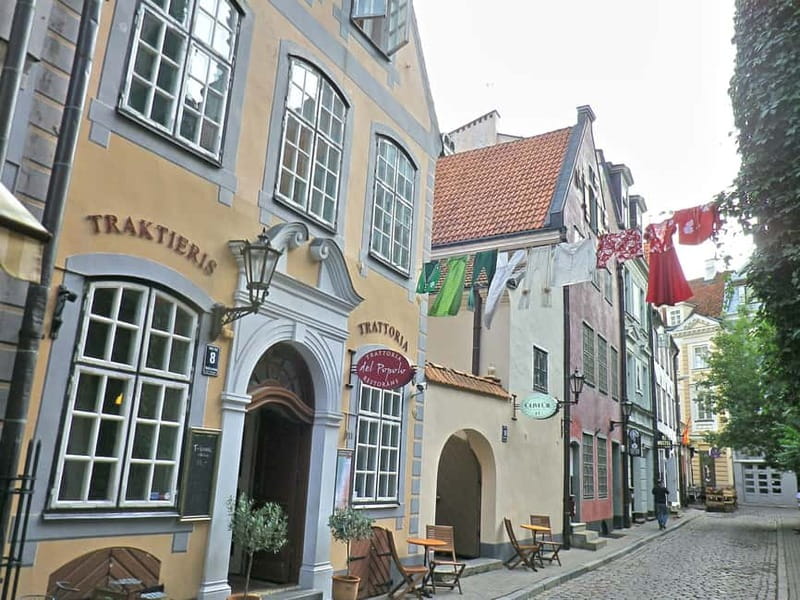 Riga Classical Old Town 2-Hour Walking Tour - Stories about homes, food, and daily life