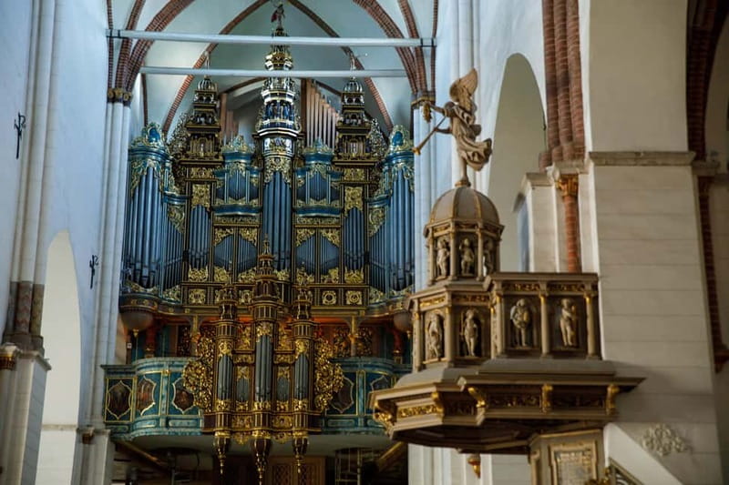 Riga: Concerto Piccolo and Cathedral Visit - Entering Riga Cathedral through the west entrance