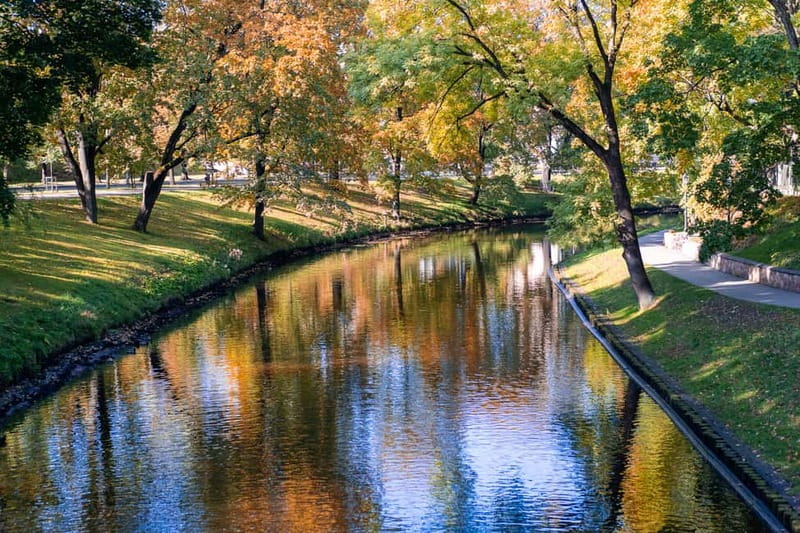 Riga Explorer Bike Tour - Guides who make the difference