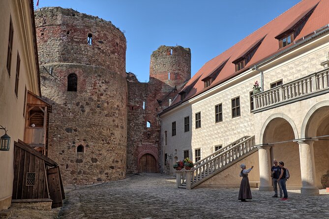 Riga: Hill of Crosses & Guided Rundale Palace with Bauska Castle - Lunch at a local restaurant