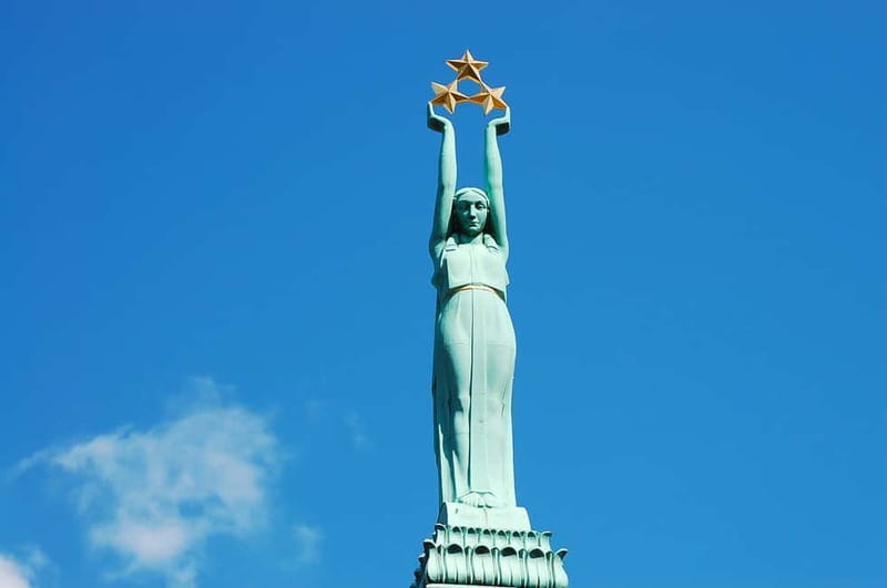 Riga: Hop-On, Hop-Off Tour - Parks, bridges, and the city’s changing architecture
