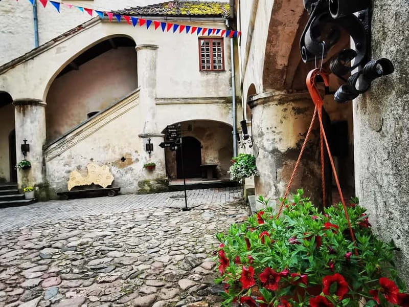 Riga: Nearby Manors and Castles Tour - Durbe Palace and the quieter side of manor life