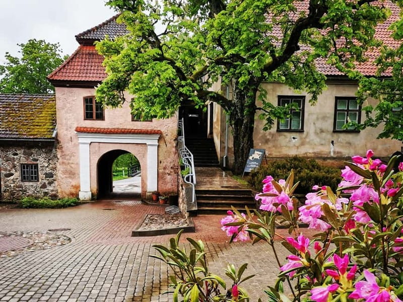Riga: Nearby Manors and Castles Tour - Jaunmokas Hunting Palace near Tukums