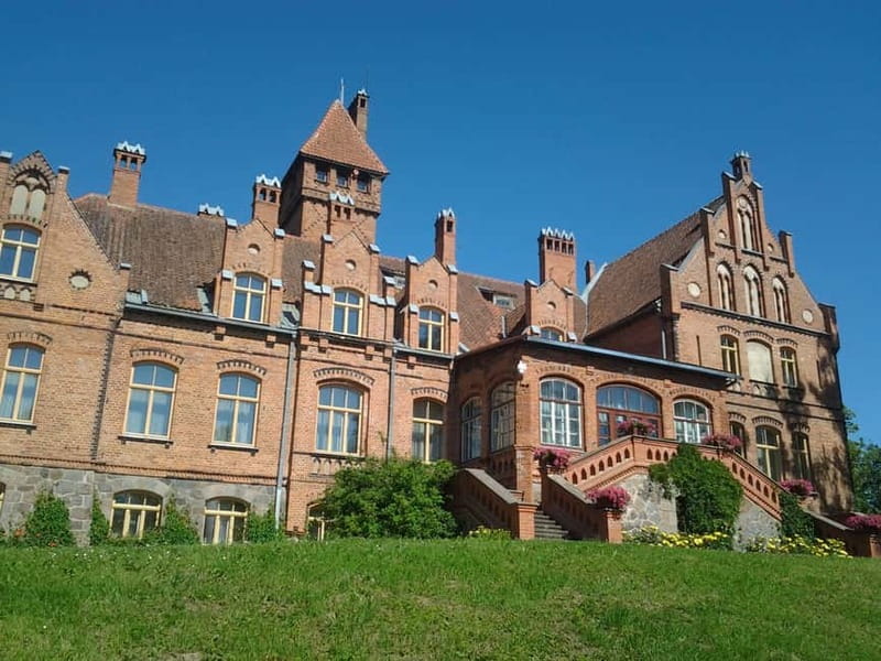 Riga: Nearby Manors and Castles Tour - Tukums and the rose-filled old town