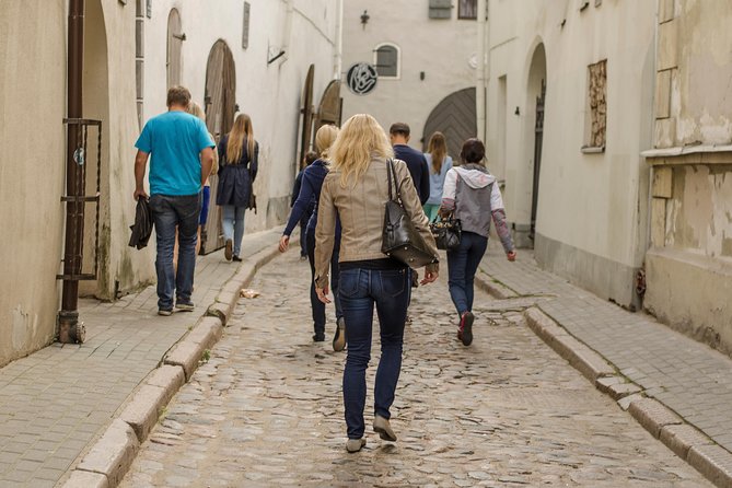 Riga Old Town walking tour - The Cat House and Riga’s lighter side
