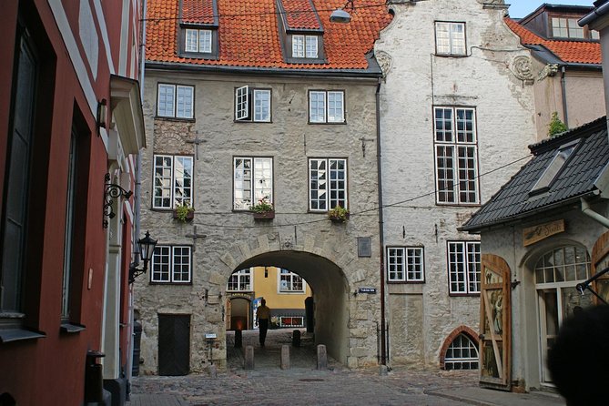 Riga Old Town Walking Tour in a Small Group - Finishing in Dome Square