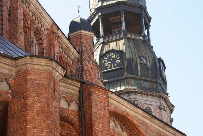 Riga: Old Town Walking Tour with Art Nouveau Highlights - Starting at the House of the Black Heads