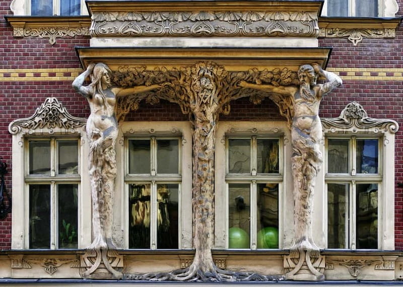 Riga: Old Town Walking Tour with Art Nouveau Highlights - What the $35 price buys you