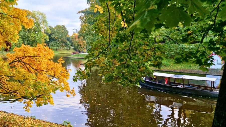 Riga Package: Canal Boat Tour + Drink & Old Town Audio Guide - Why a short boat ride works so well in Riga
