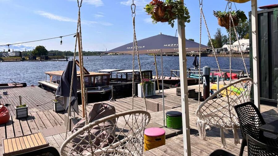Riga Package: Canal Boat Tour + Drink & Old Town Audio Guide - What the welcome drink adds