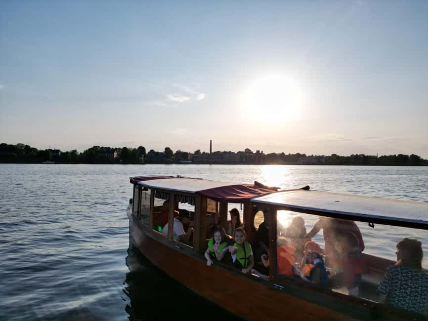 Riga Package: Canal Boat Tour + Drink & Old Town Audio Guide - Finding Andrejosta before departure