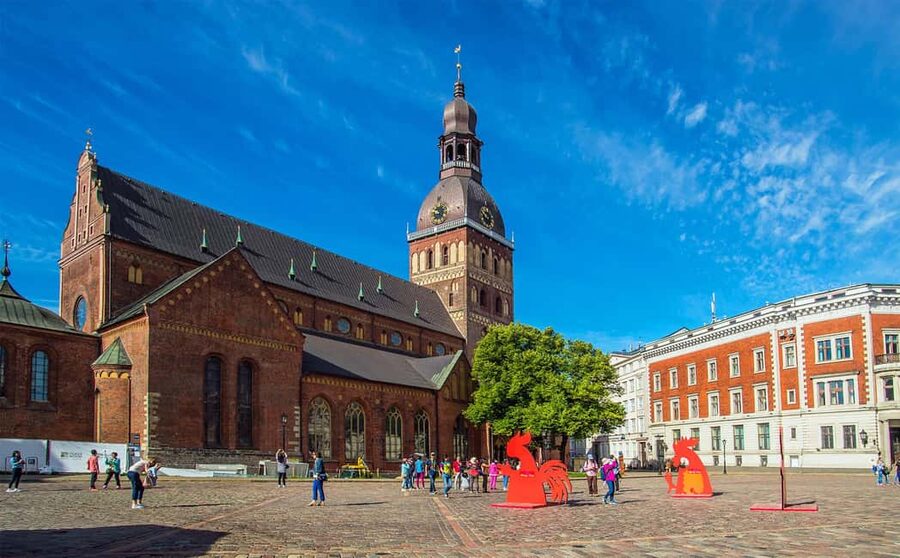 Riga: Private Old Town Walking Tour - Starting at the Powder Tower and City Wall