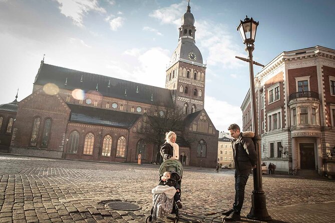 Riga Private Photoshoot Tour - Opera gardens and Bastion Hill