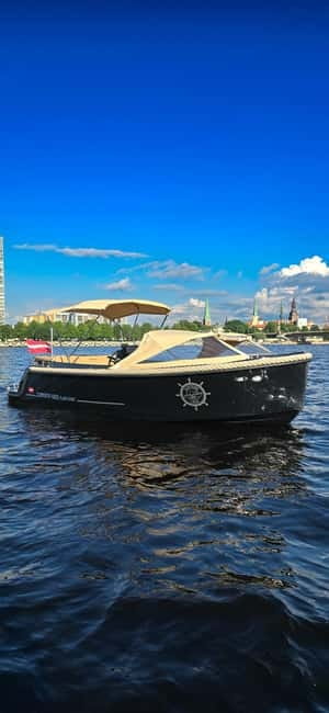 Riga: Private tour - City Panorama with premium class boat - The City Canal, Kronvalda Park, and central Riga